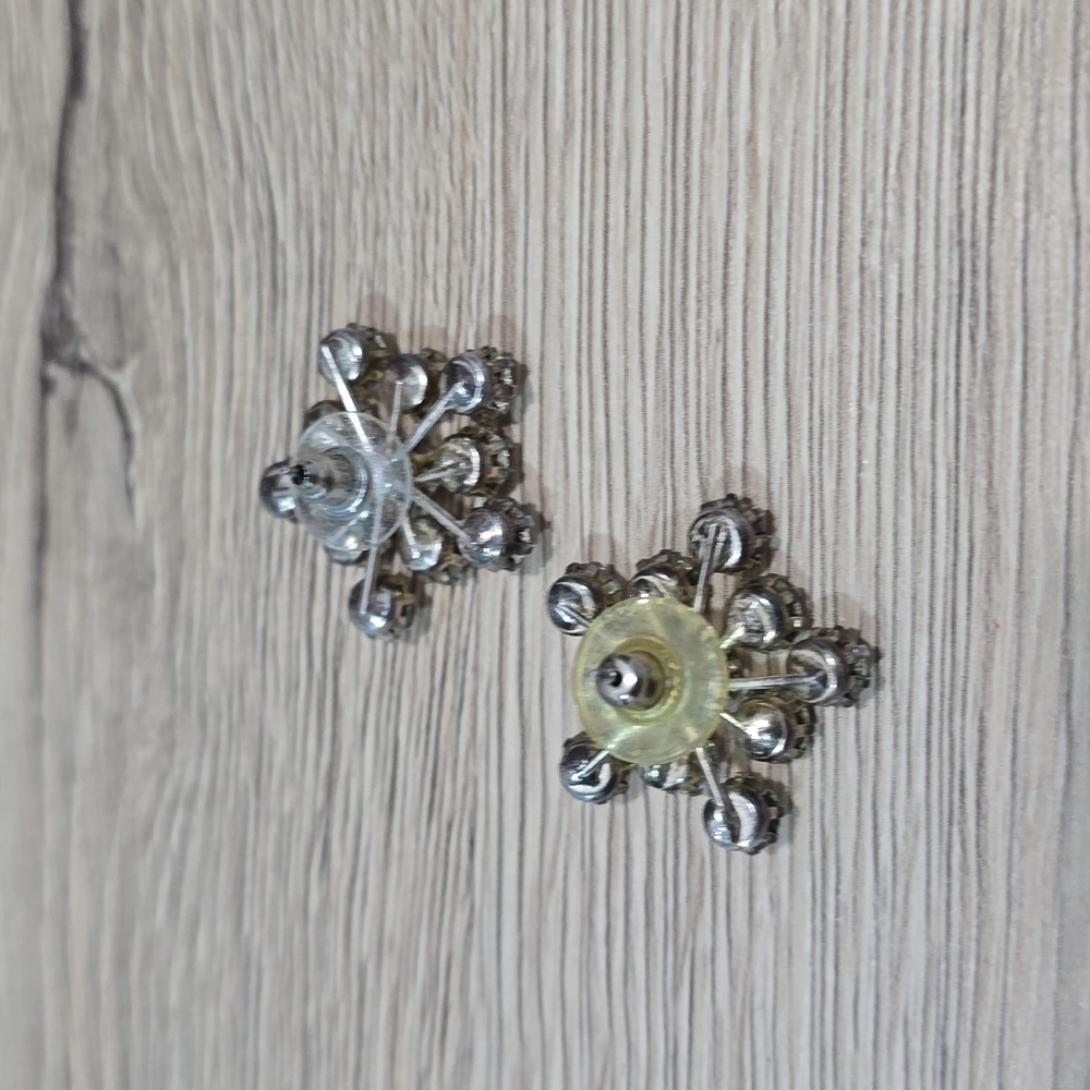 Elegant Faux Silver Crystal Flower Earrings - Picture 3 of 6
